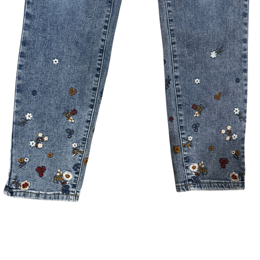 🌼 Charlie B Embroidered Ankle Jeans – Size 8 - Picture 8 of 8